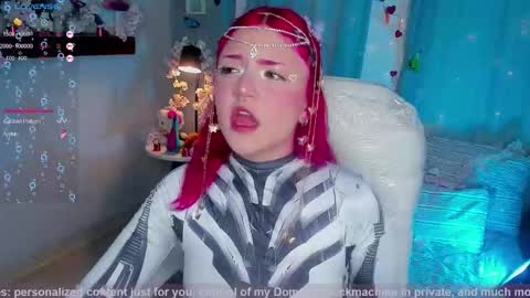 Snapshot of tiny__emmy chatting on November 21, 5:50 am Emmy blue berry1 online show from November 21, 5:50 am