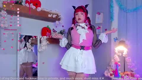 Snapshot of tiny__emmy chatting on November 23, 11:10 am Emmy blue berry1 online show from November 23, 11:10 am