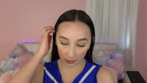 tiny_cora online show from January 10, 8:04 pm