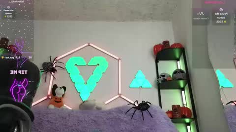 tiny_vixen_ online show from October 2, 2:46 pm