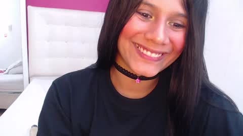 tiny_whore18 online show from December 28, 7:11 pm