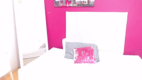 tiny_whore18 online show from December 30, 2:40 pm