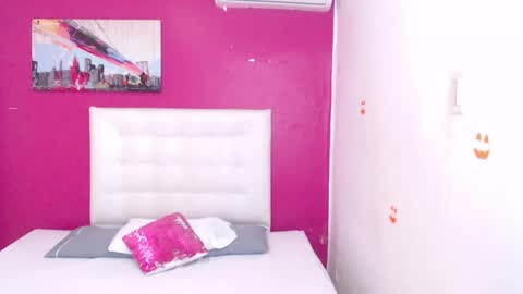 tiny_whore18 online show from January 6, 2:47 pm