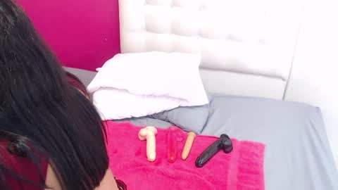 tiny_whore18 online show from February 1, 6:40 pm