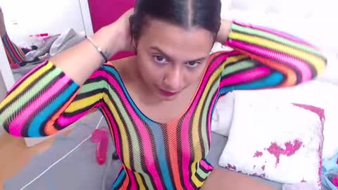 tiny_whore18 online show from February 19, 2:12 pm