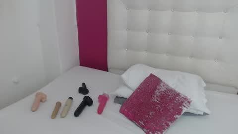 tiny_whore18 online show from March 8, 5:38 am