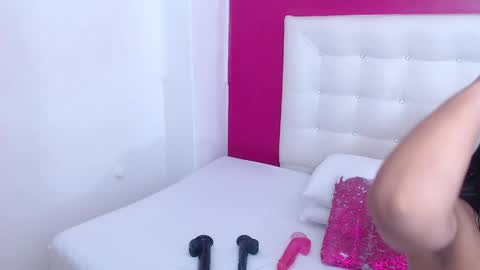 tiny_whore18 online show from March 11, 6:43 am