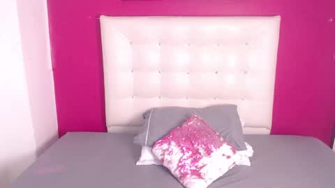 tiny_whore18 online show from September 18, 8:16 am