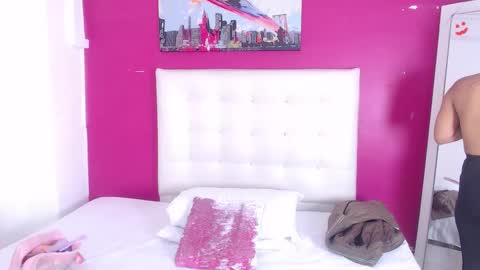 tiny_whore18 online show from September 27, 4:23 pm