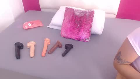 tiny_whore18 online show from October 2, 4:03 pm