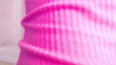 tiny_whore18 online show from October 4, 3:43 pm