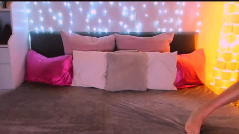 TinyDorina online show from December 31, 7:42 am