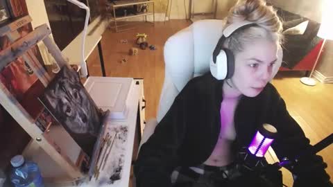 stage Kylie Sinner  brand CLITBAIT online show from February 18, 3:31 am