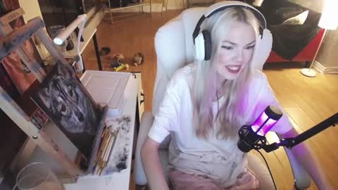 stage Kylie Sinner  brand CLITBAIT online show from February 24, 3:02 am