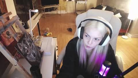 stage Kylie Sinner  brand CLITBAIT online show from February 26, 12:38 am