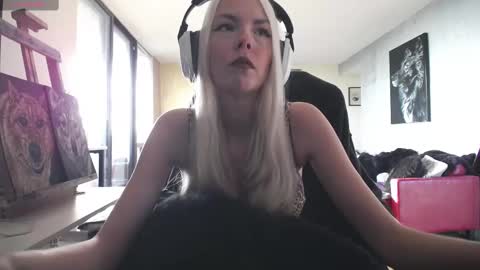 stage Kylie Sinner  brand CLITBAIT online show from September 14, 9:03 pm