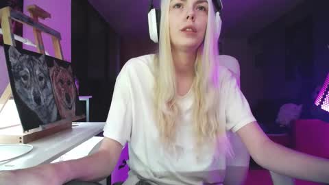 stage Kylie Sinner  brand CLITBAIT online show from October 4, 4:54 am