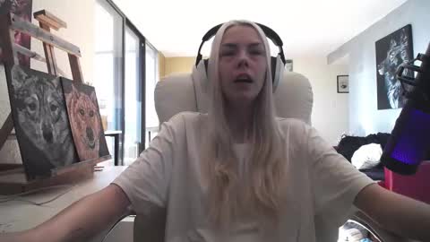 stage Kylie Sinner  brand CLITBAIT online show from October 9, 6:28 pm