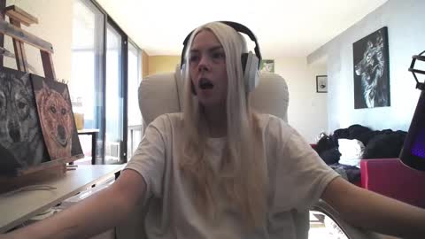 stage Kylie Sinner  brand CLITBAIT online show from October 11, 6:28 pm