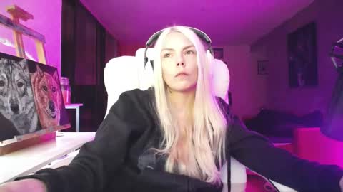 stage Kylie Sinner  brand CLITBAIT online show from October 13, 8:25 am