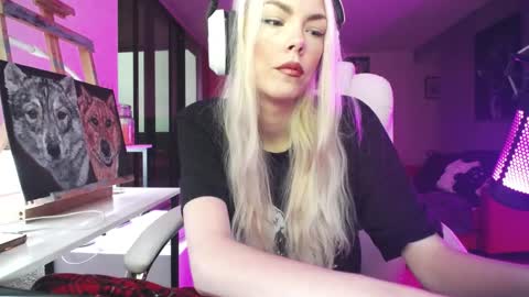 stage Kylie Sinner  brand CLITBAIT online show from October 19, 10:16 am