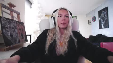 stage Kylie Sinner  brand CLITBAIT online show from November 8, 7:12 pm