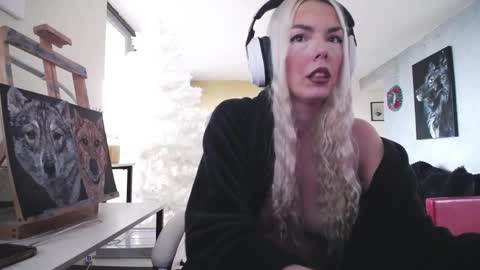 stage Kylie Sinner  brand CLITBAIT online show from November 16, 12:22 pm