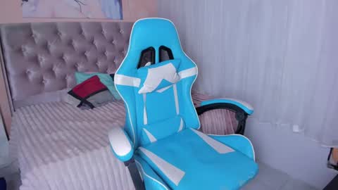 tinysophi online show from October 18, 8:53 pm