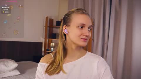 Mary online show from November 25, 6:35 am