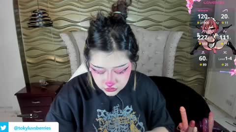 toky         online show from December 9, 8:33 pm