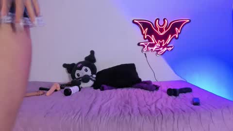   Independent model online show from March 11, 5:05 am