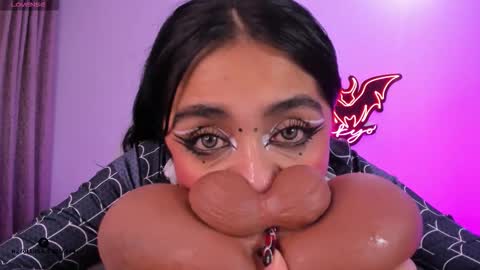   Independent model online show from October 10, 11:59 pm