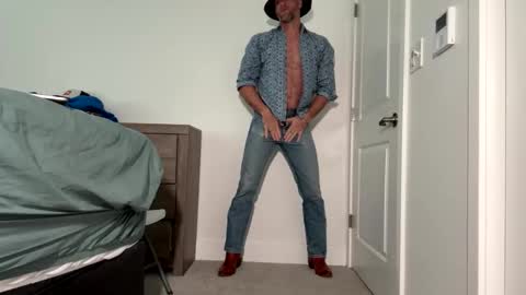 Snapshot of tokyodude12 chatting on November 24, 6:29 pm The Beekeeper online show from November 24, 6:29 pm