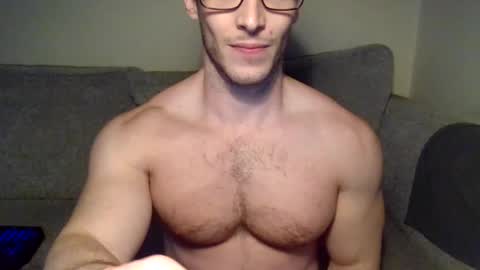 Snapshot of tom90ukx chatting on February 16, 2:00 pm tom90ukx online show from February 16, 2:00 pm