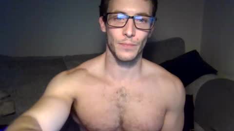 Snapshot of tom90ukx chatting on March 7, 4:00 pm tom90ukx online show from March 7, 4:00 pm