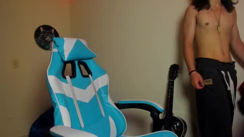 Snapshot of tom_1945 chatting on October 6, 1:47 am tom online show from October 6, 1:47 am