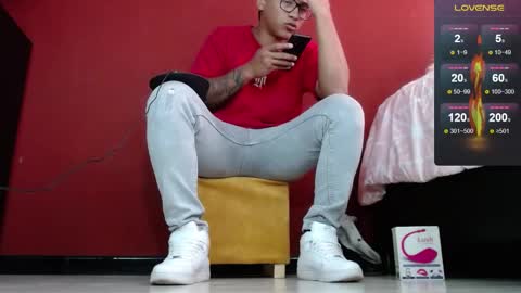 Tom online show from February 7, 7:27 pm