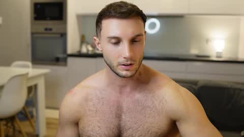 Tom online show from November 11, 7:14 pm