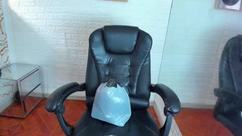 tomboygirl69 online show from November 26, 7:04 pm