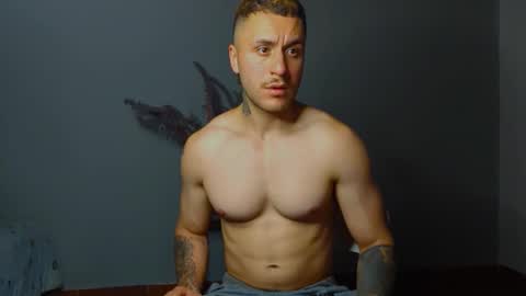 Snapshot of tomdavisxl chatting on October 11, 12:21 am tomDavisXl online show from October 11, 12:21 am