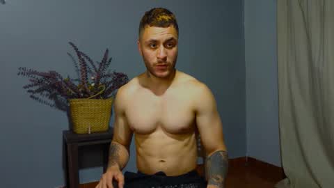 Snapshot of tomdavisxl chatting on October 18, 2:47 am tomDavisXl online show from October 18, 2:47 am