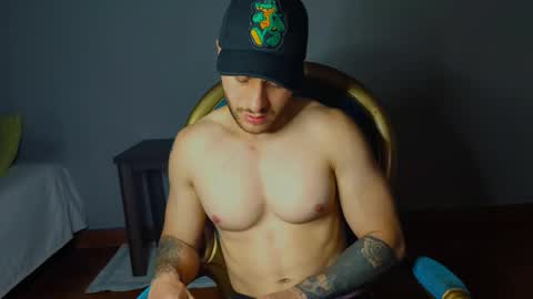 Snapshot of tomdavisxl chatting on October 23, 1:05 am tomDavisXl online show from October 23, 1:05 am