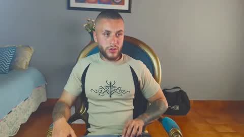 Snapshot of tomdavisxl chatting on December 3, 9:46 pm tomDavisXl online show from December 3, 9:46 pm