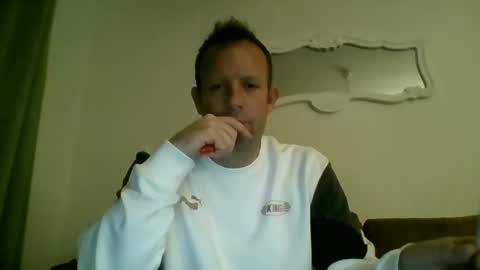 tomhubz online show from November 16, 1:33 am