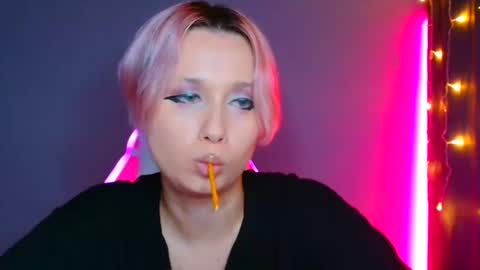 Snapshot of tommioo7 chatting on February 20, 10:37 pm Galadriel online show from February 20, 10:37 pm