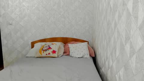 Tommy loves Katie online show from December 5, 8:22 am