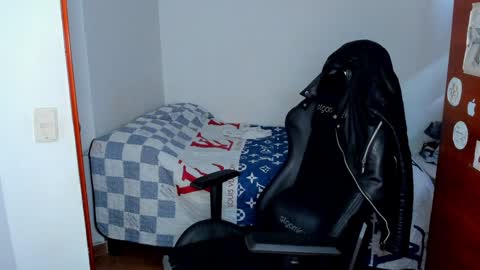 Twitter BreddTommy IG tommy bredd online show from January 16, 9:40 pm