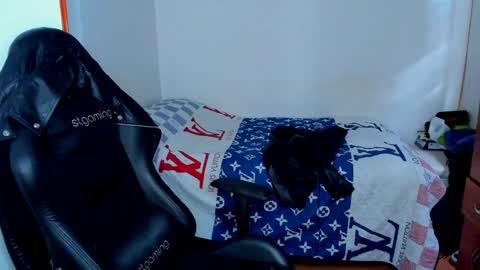 Twitter BreddTommy IG tommy bredd online show from January 28, 9:40 pm