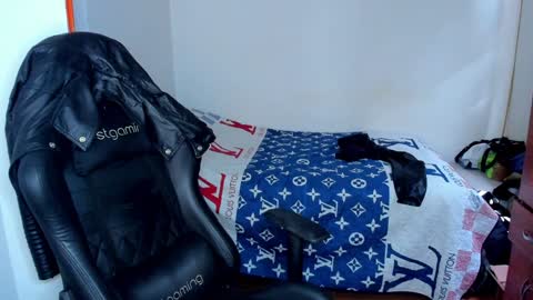 Twitter BreddTommy IG tommy bredd online show from February 3, 9:50 pm