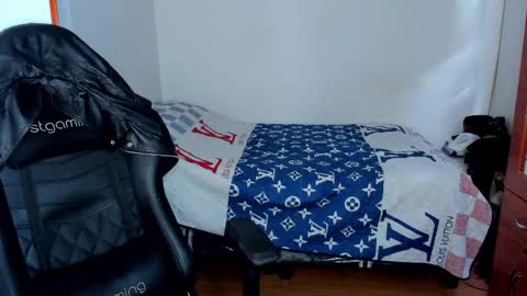 Twitter BreddTommy IG tommy bredd online show from February 26, 10:09 pm